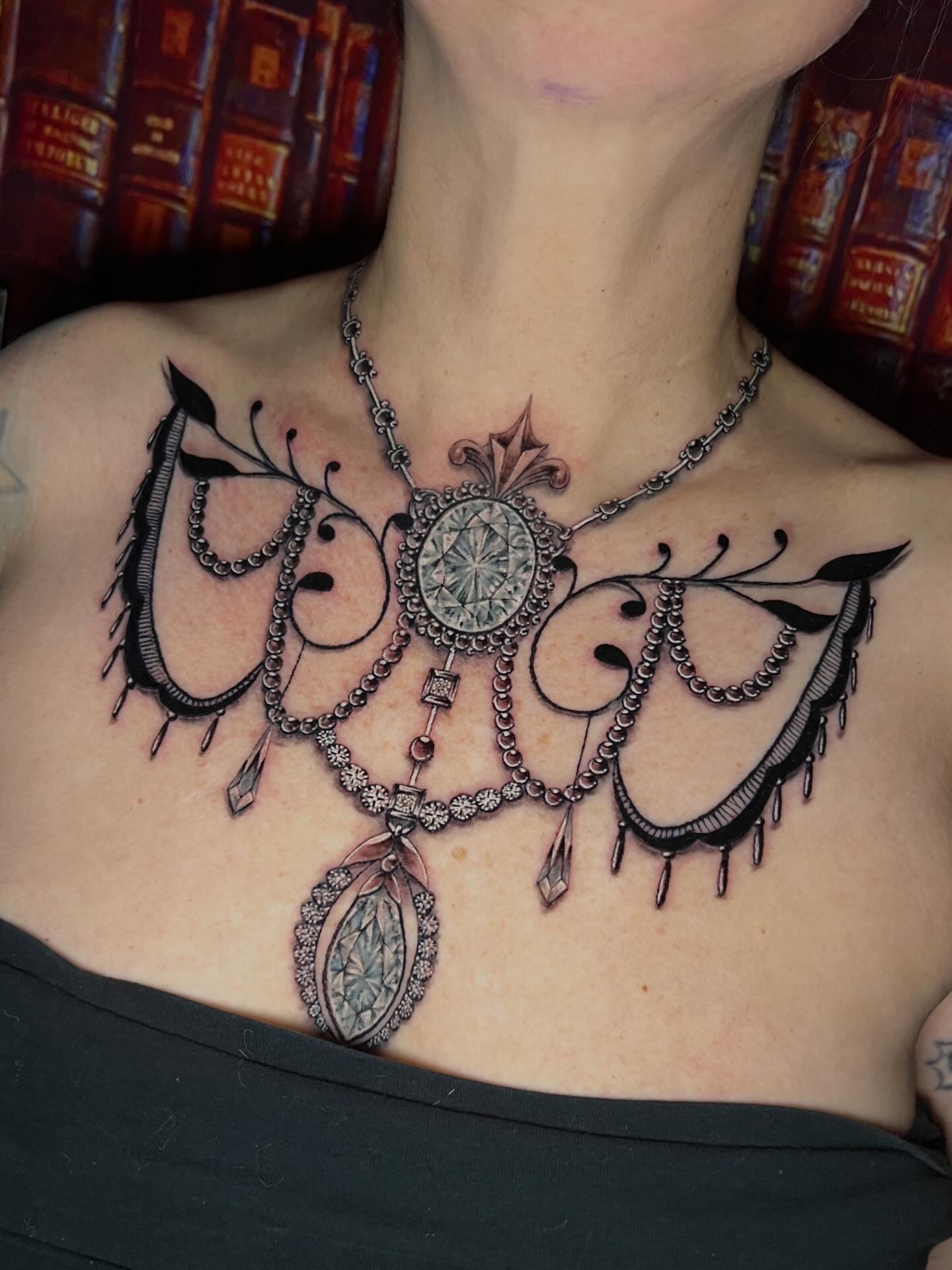 Tattoo-Bijoux avec des ornements argentés et diamant, deux pierres Diamant à facettes grises argent en forme ronde et marquise