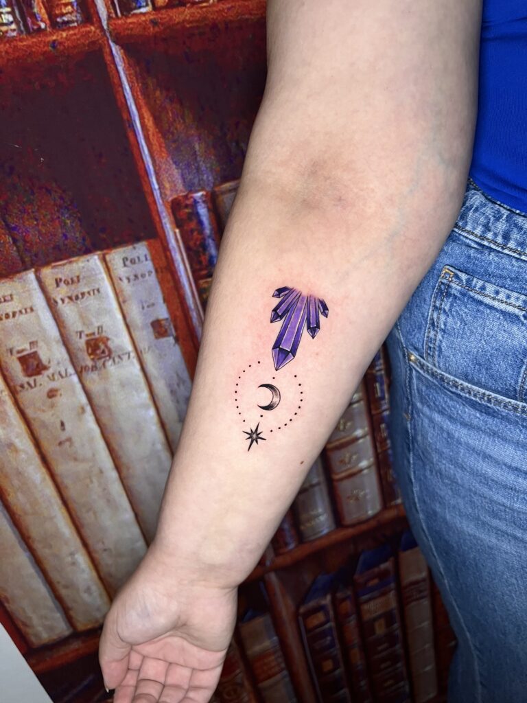 Tattoo-Bijoux avec une étoile, un croissant de lune et des cristaux améthystes violet